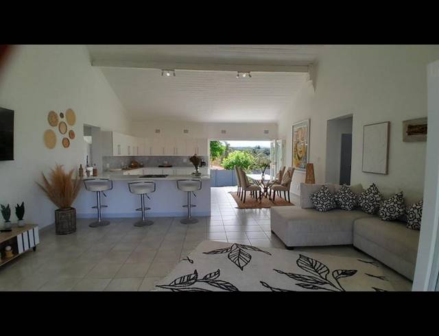 4 BEDROOM HOUSE FOR SALE IN MANABA BEACH